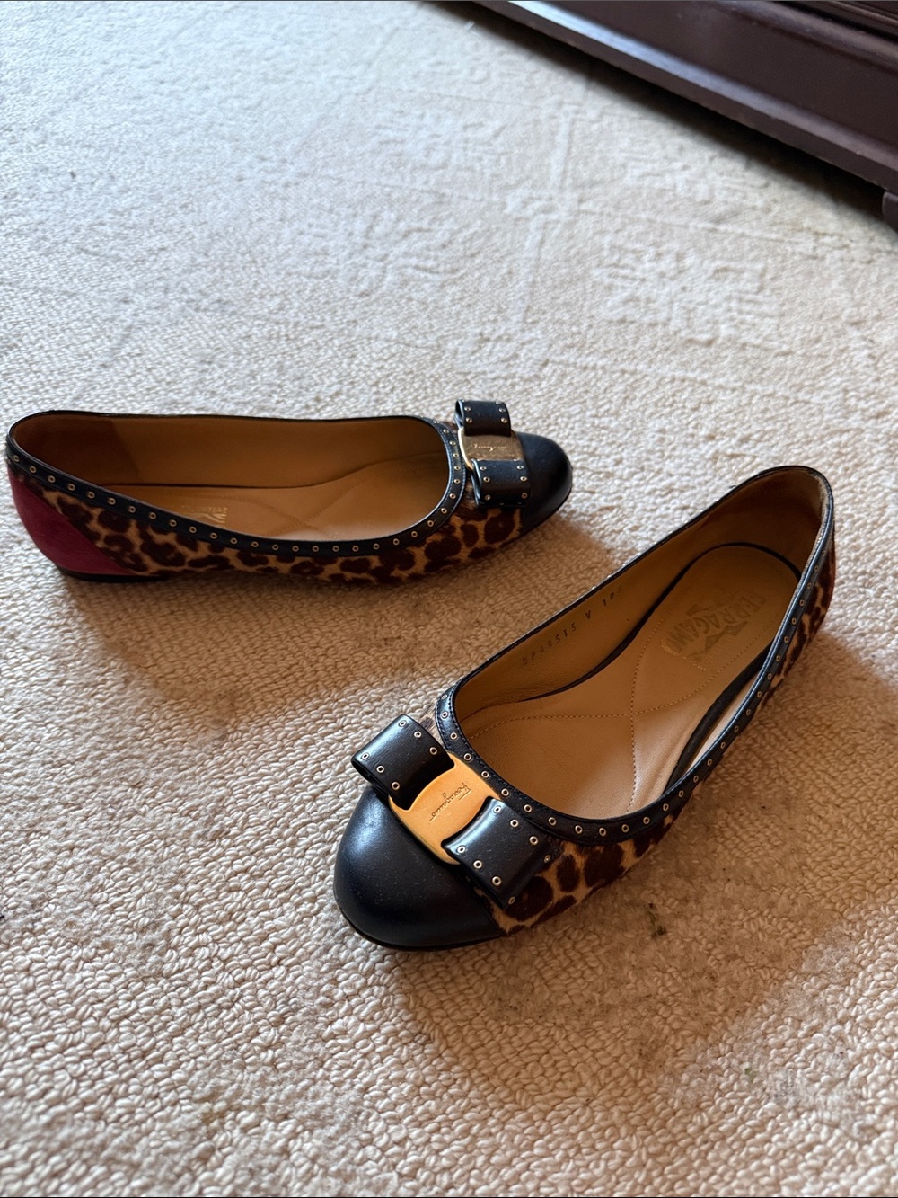 Ferragamo Varina Rare 6.5 Leopard Print Bow Toe Ballet Flats in Black & Burgundy - Picture 2 of 12